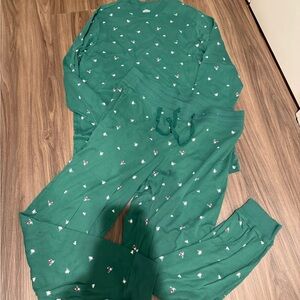 Wonders how Green Men’s Pajamas